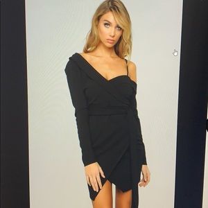 Falling to one side wrap dress